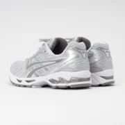Asics Gel-Kayano 14 in Grey - الصورة 4