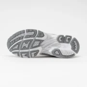 Asics Gel-Kayano 14 in Grey - الصورة 6